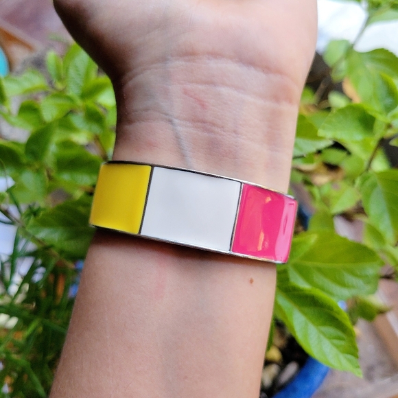 Classic Retro Pink & Yellow Studio Quartz Womens Womans Watch - Picture 5 of 6